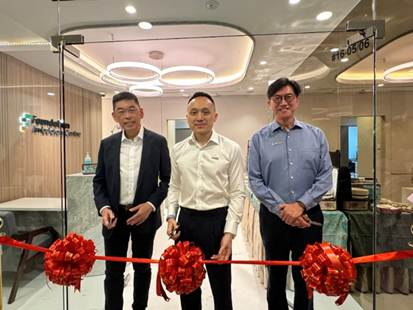 (From Left to Right) Foundation Ambulatory Centre (Orchard) Clinical Governance Officer Dr Yeo Sow Nam, Foundation Healthcare Co-Founder & Chief Executive Officer Mr Liaw Yit Ming, and Foundation Healthcare Senior Director of Operations Mr Adrian Lee cele